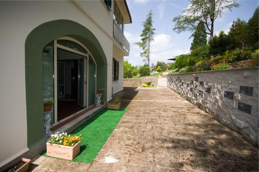 Bed And Breakfast Romantica Evasione Sutri Buitenkant foto