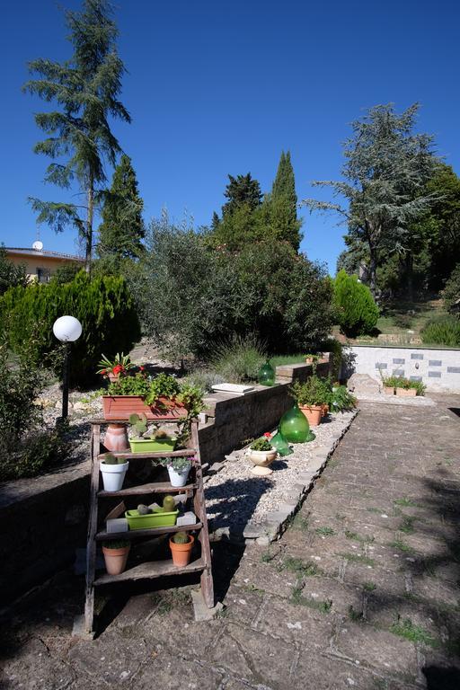 Bed And Breakfast Romantica Evasione Sutri Buitenkant foto