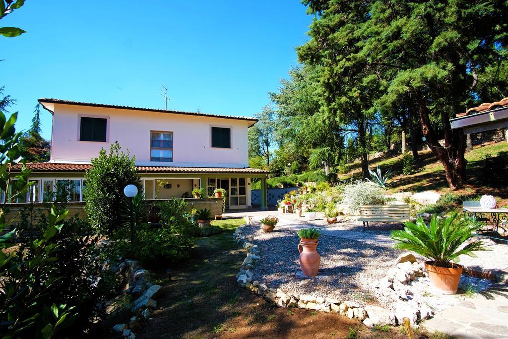 Bed And Breakfast Romantica Evasione Sutri Buitenkant foto